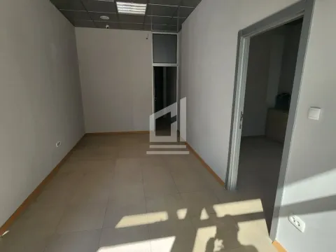 Izdavanje, poslovni prostor, 120m², Preko Morače, Podgorica - image 3