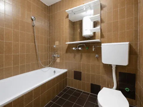 Prodaja, dvosoban stan, 77m², Blok 5, Podgorica - image 10