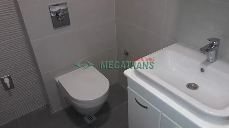 Izdavanje, stan, 143m², Centar, Novi Sad