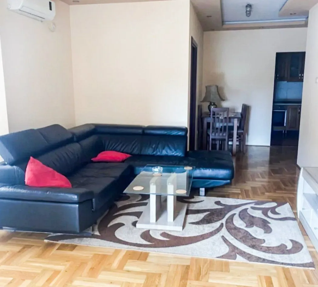 Izdavanje, dvosoban stan, 63m², Podgorica, Crna Gora