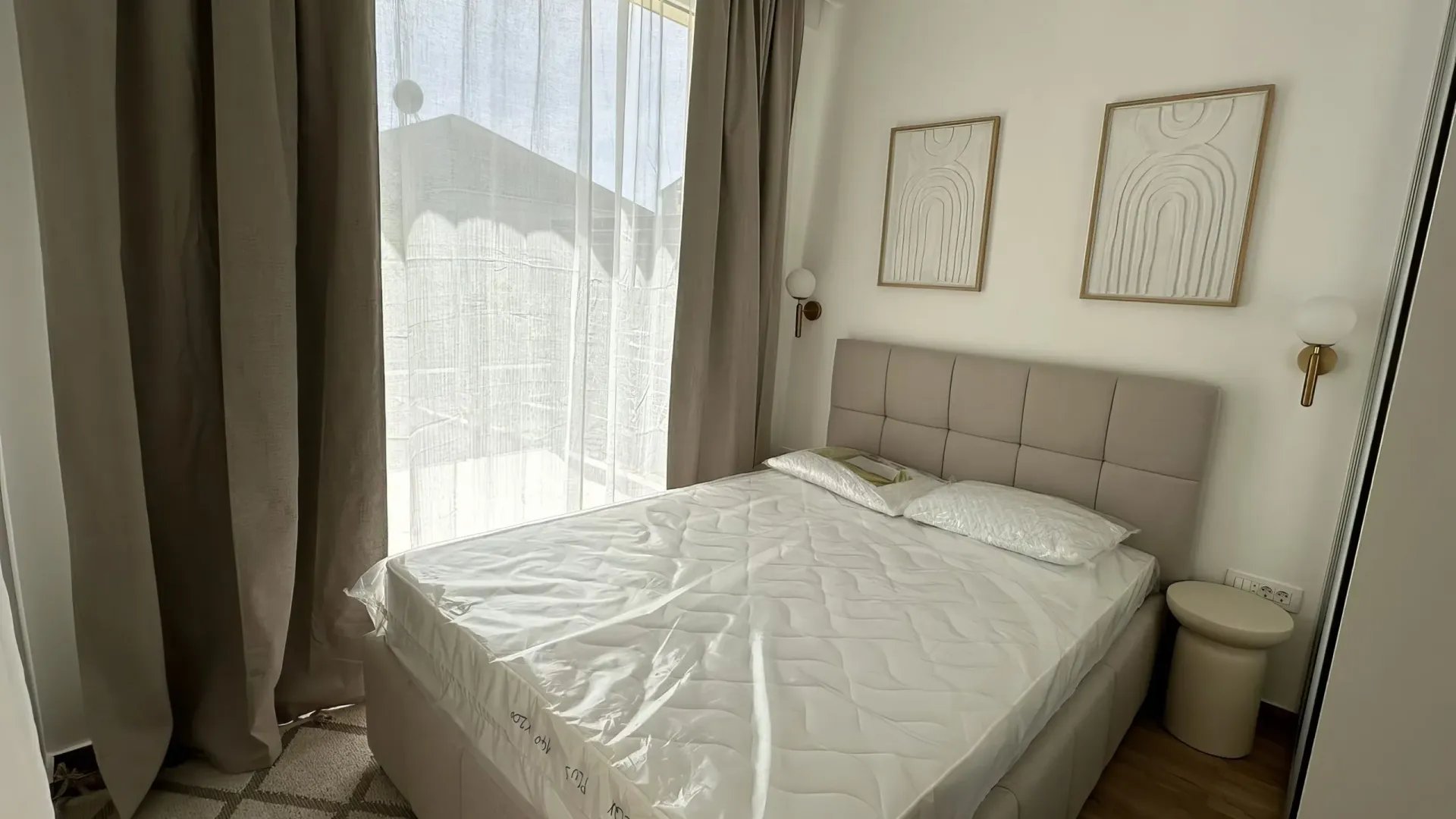 Izdavanje, dvosoban stan, 89m², Zelenika, Herceg Novi