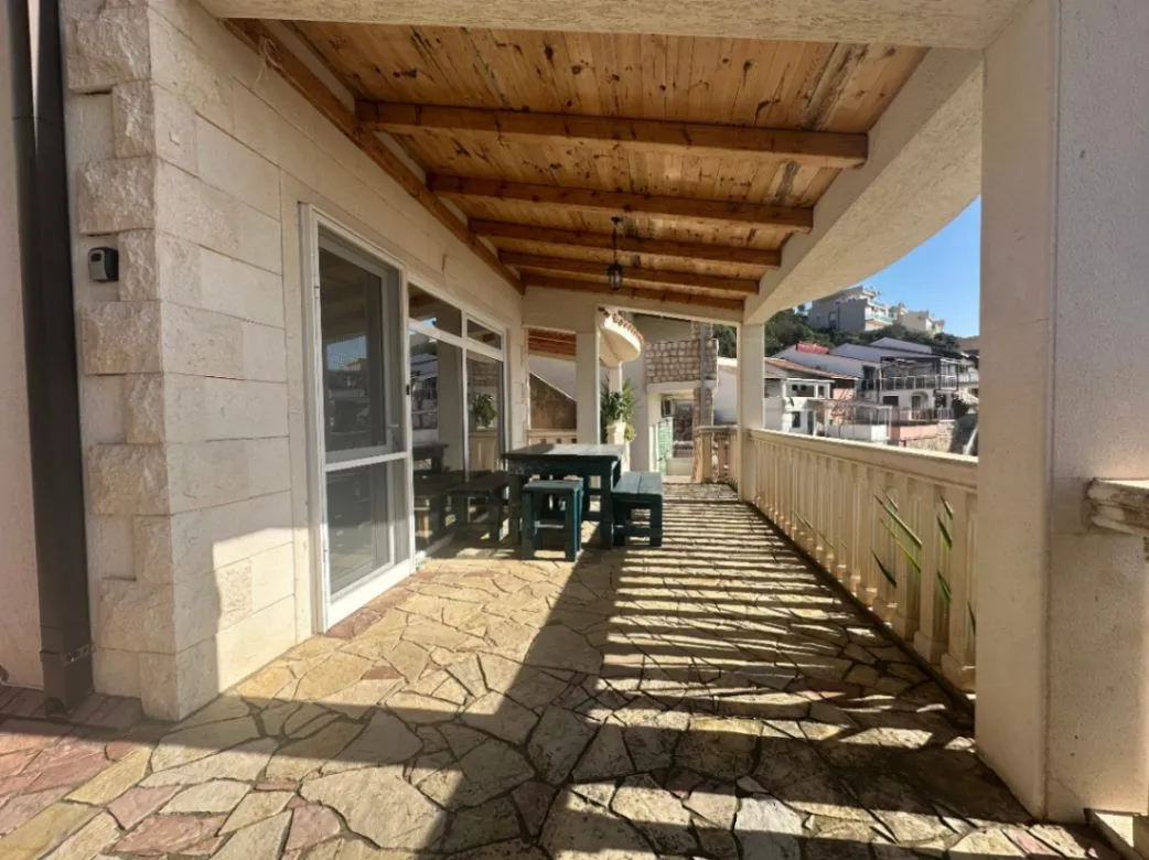 Prodaja, kuća, 164m², Utjeha, Bar