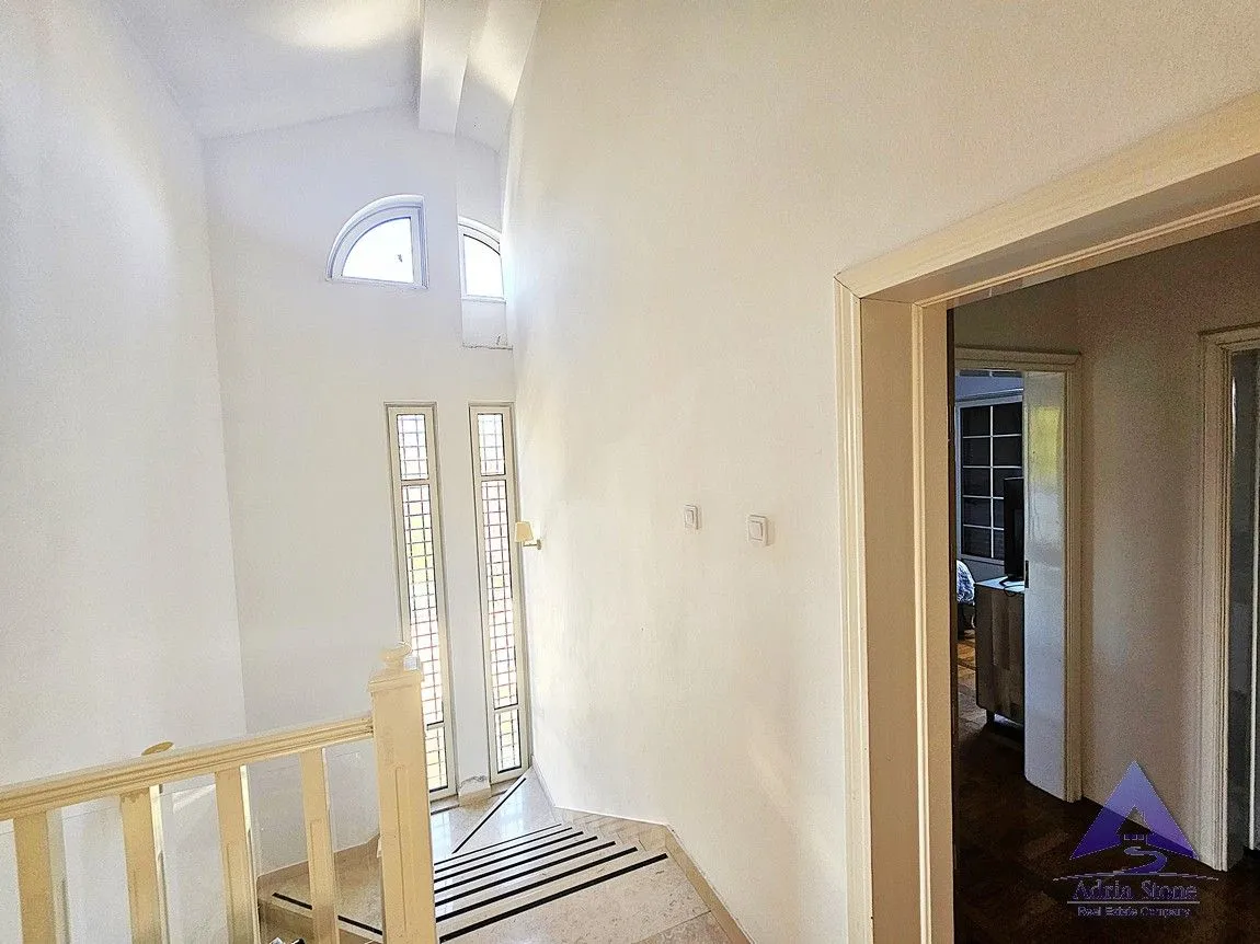 Sale, house, 308m², Tološi, Podgorica