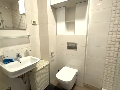 Izdavanje, jednosoban stan, 45m², City Kvart, Podgorica - image 7