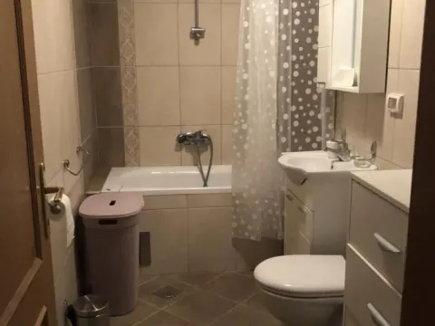 Izdavanje, četvorosoban stan, 191m², Mrčevac, Tivat - image 6