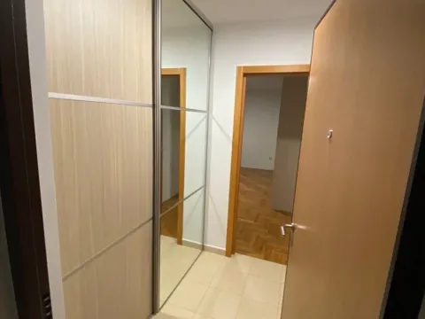 Izdavanje, jednosoban stan, 35m², Stari Aerodrom, Podgorica - image 13