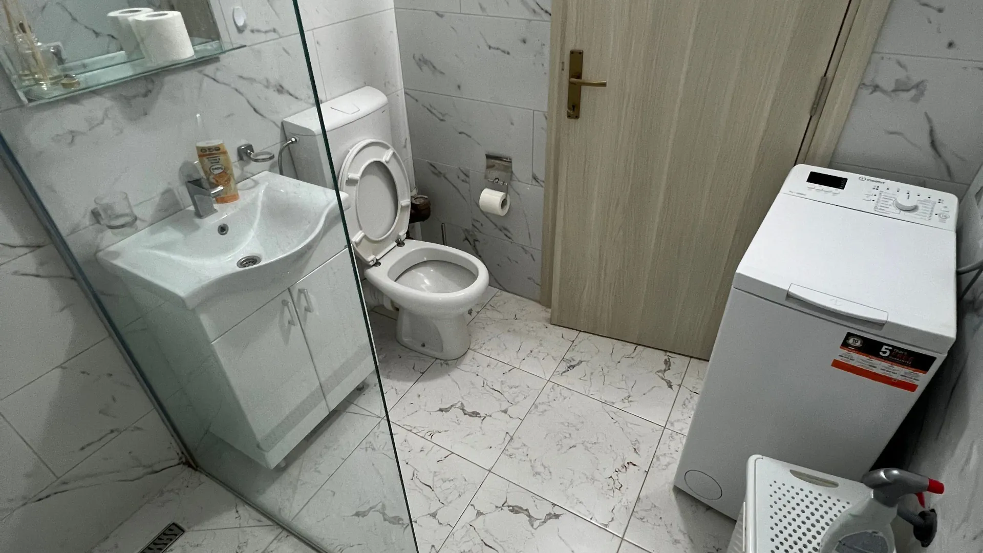 Izdavanje, dvosoban stan, 75m², Centar, Bar