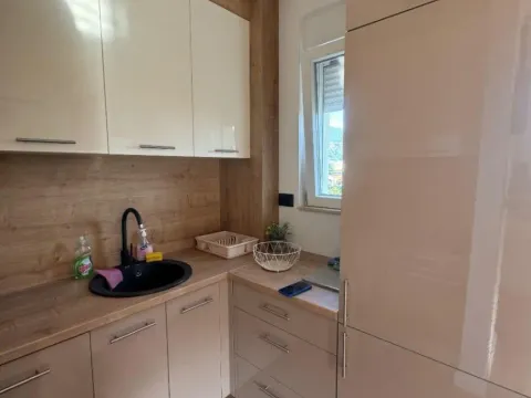 Rent, one bedroom apartment, 50m², Budva, Crna Gora - image 4