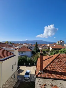 Pogled na okolna naselja i krovove sa terase. - image 2