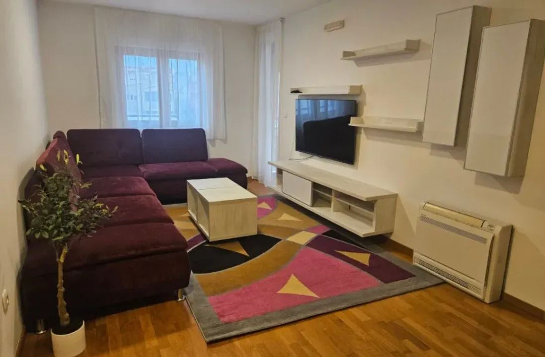 Izdavanje, jednosoban stan, 43m², Tološka šuma, Podgorica