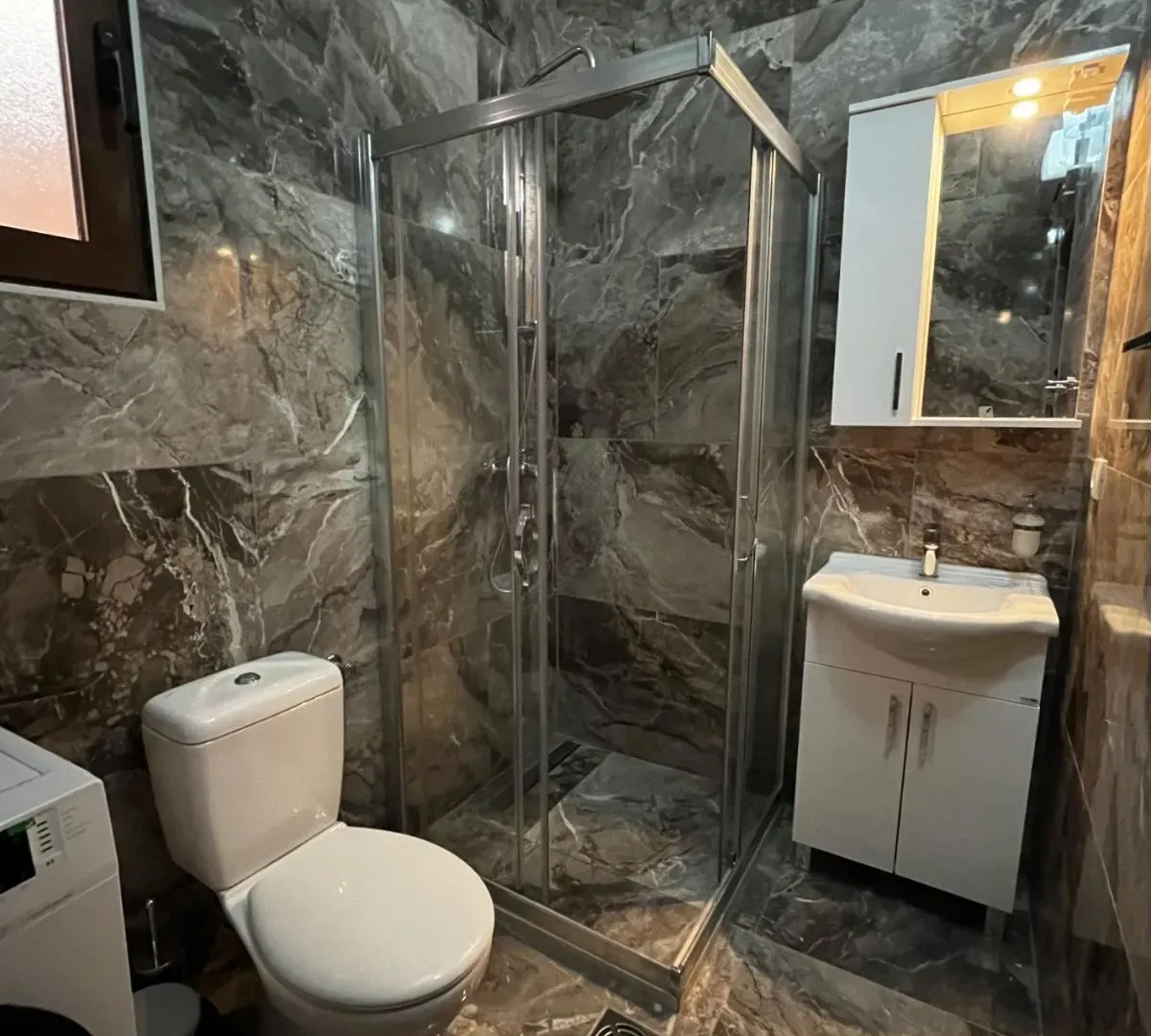 Izdavanje, kuća, 63m², Krimovica, Kotor