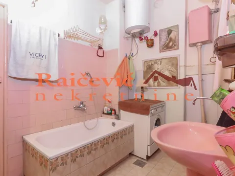 Sale, three bedroom apartment, 95m², Vračar, Šid - image 9