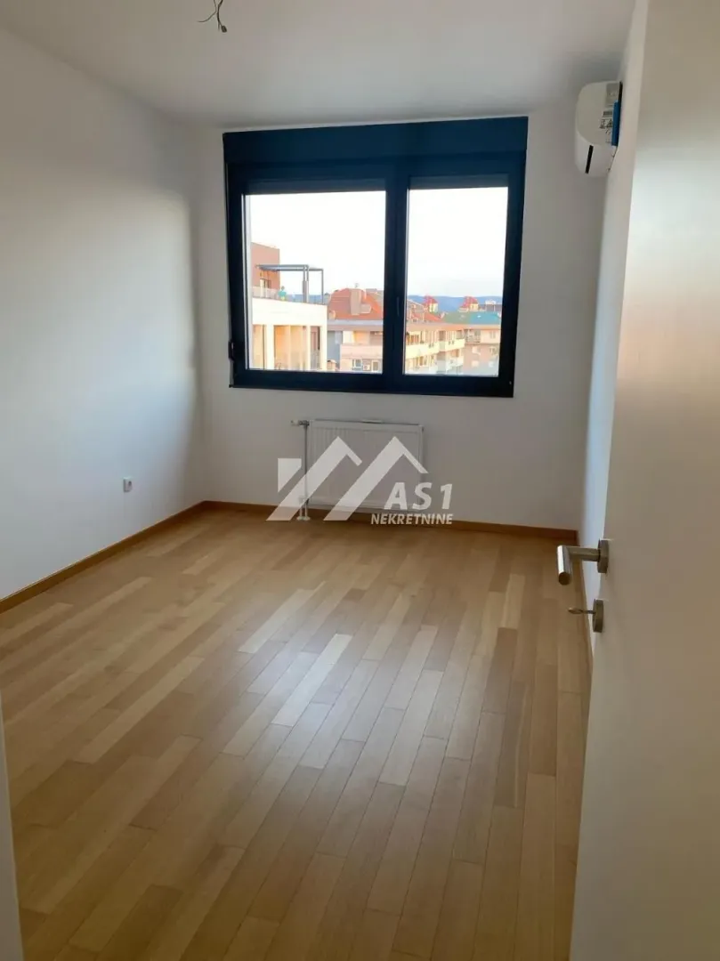 Izdavanje, trosoban stan, 70m², Adamovićevo Naselje, Novi Sad Sve Podlokacije