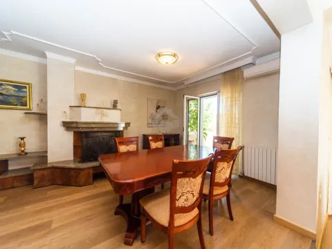 Izdavanje, četvorosoban stan, 150m², Tivat, Crna Gora - image 4