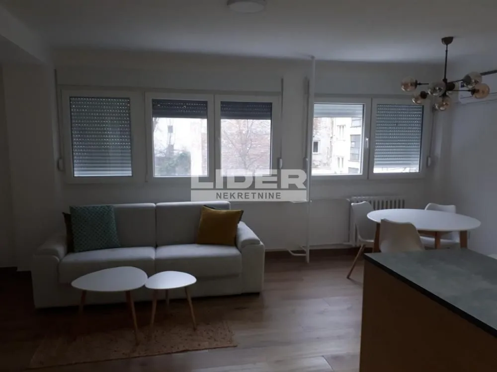Izdavanje, dvosoban stan, 55m², Savski Venac, Beograd