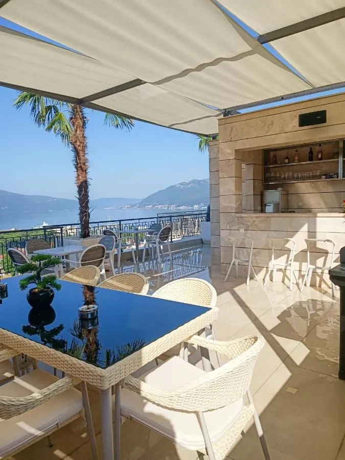 Prodaja, jednosoban stan, 55m², Tivat, Crna Gora