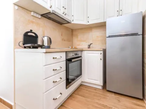 Izdavanje, jednosoban stan, 40m², Centar, Tivat - image 3