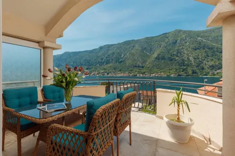 Covered terrace with a dining table and views of the sea and mountains. - image 2