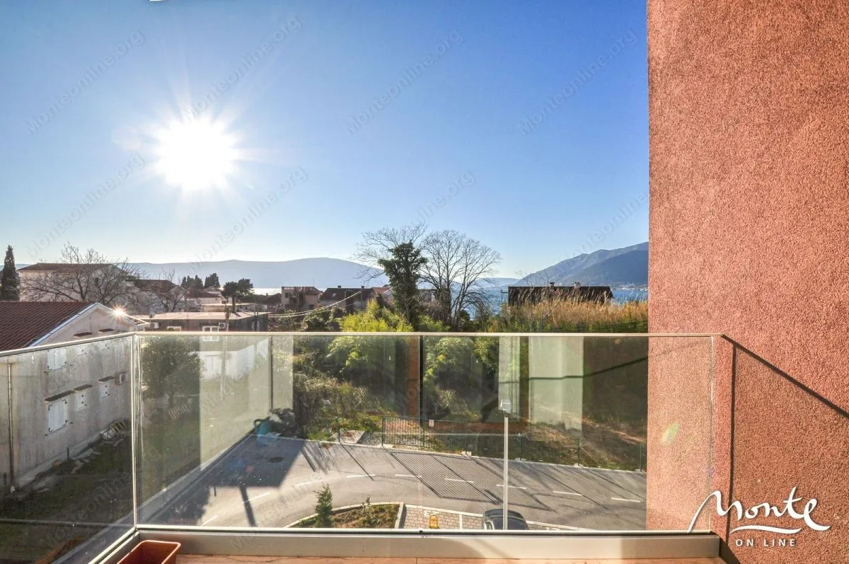Prodaja, dvosoban stan, 69m², Tivat, Crna Gora