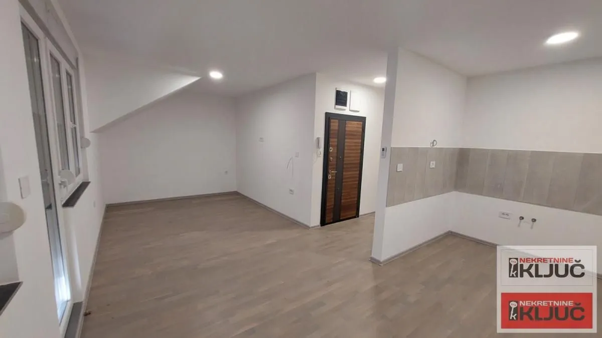 Prodaja, četvorosoban stan, 78m², Sremska Kamenica, Petrovaradin
