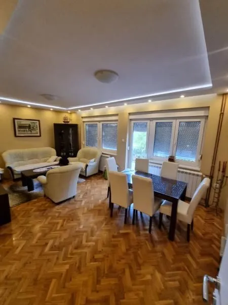 Izdavanje, kuća, 160m², Sremska Kamenica, Petrovaradin