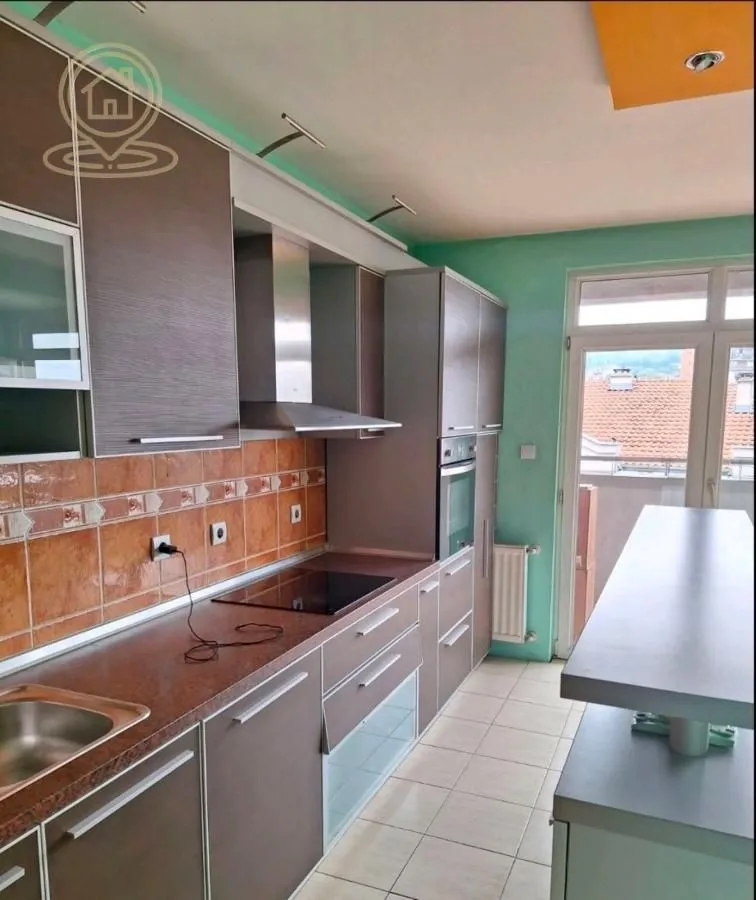 Prodaja, trosoban stan, 104m², Palilula, Niš