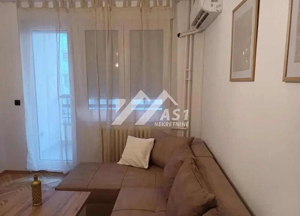 Izdavanje, dvosoban stan, 41m², Bulevar Oslobodjenja, Novi Sad Sve Podlokacije