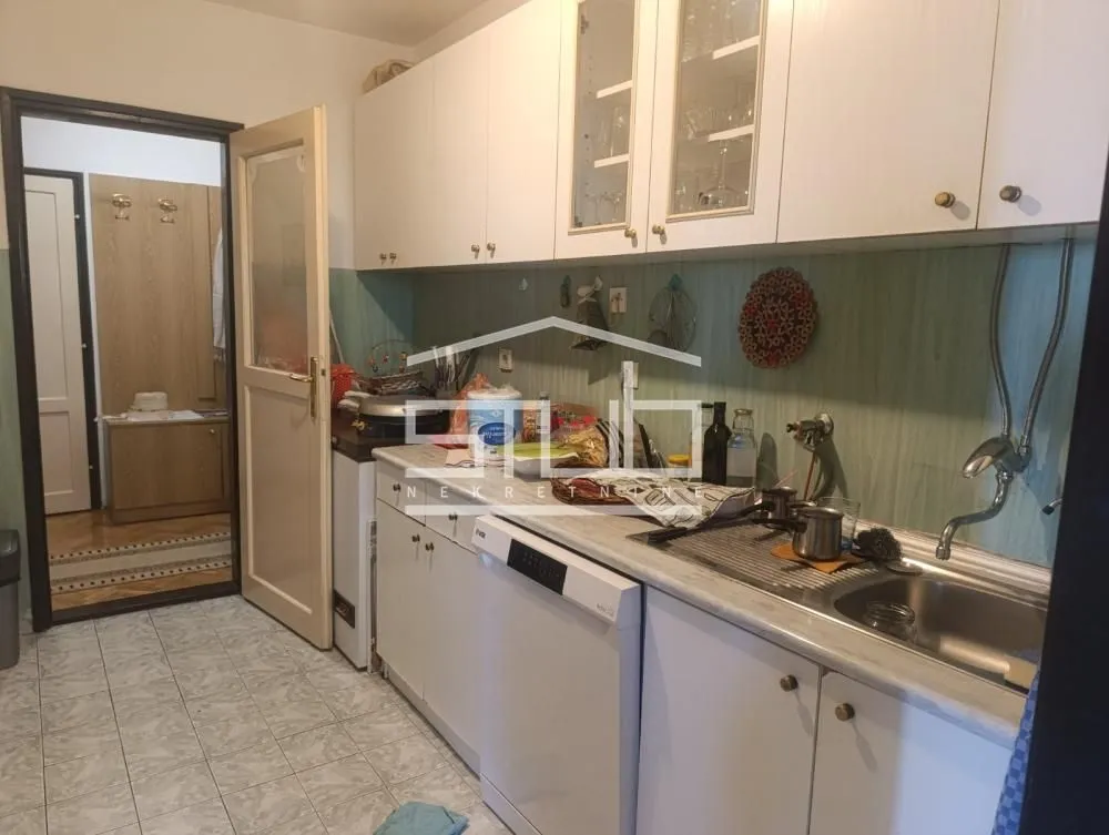 Prodaja, četvorosoban stan, 90m², Cerak, Beograd