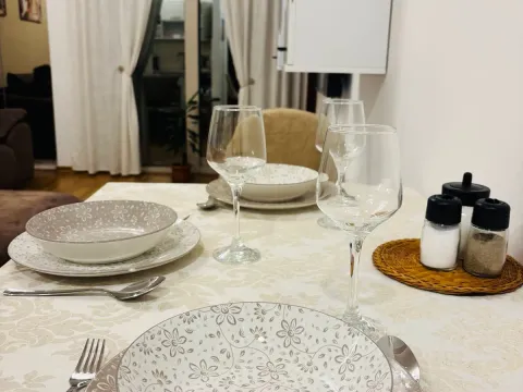 Izdavanje, jednosoban stan, 40m², Centar, Budva - image 1