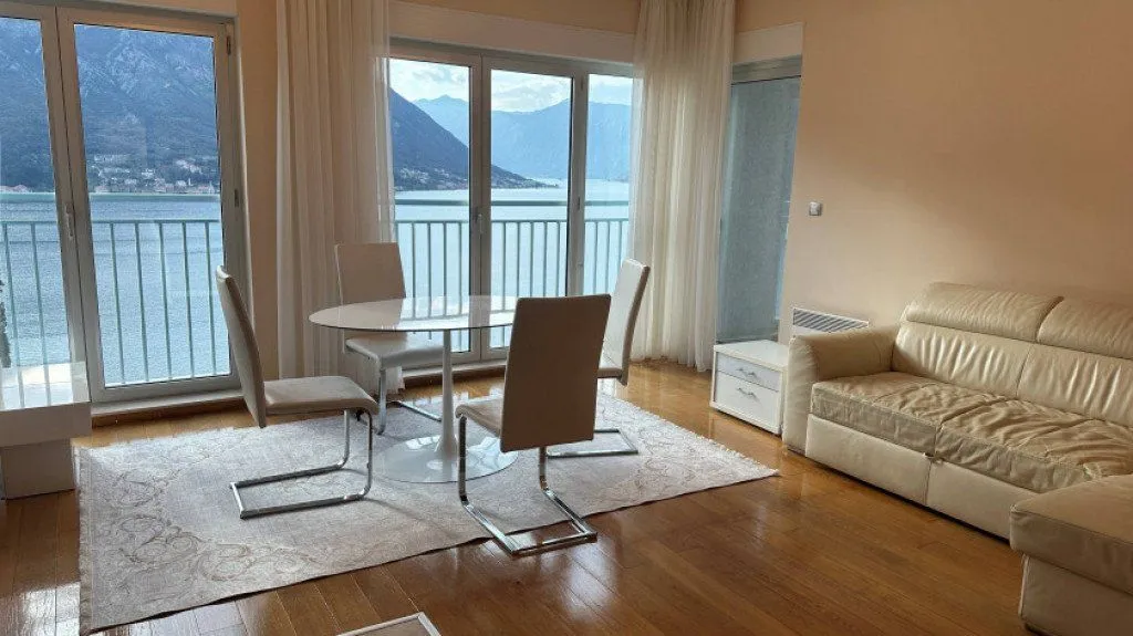 Prodaja, dvosoban stan, 75m², Grad, Kotor