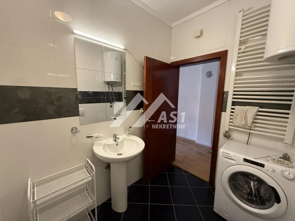 Izdavanje, četvorosoban stan, 80m², Bulevar Oslobodjenja, Novi Sad Sve Podlokacije