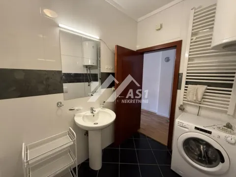 Izdavanje, četvorosoban stan, 80m², Bulevar Oslobodjenja, Novi Sad Sve Podlokacije - image 12