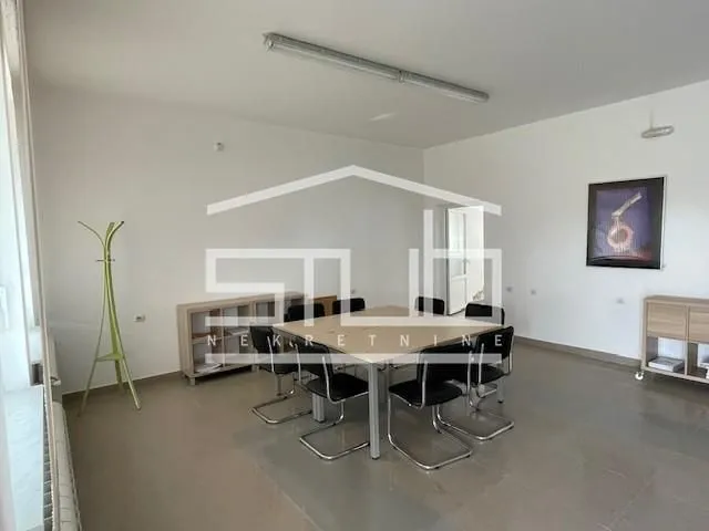 Rent, office space, 600m², Vrčin, Grocka