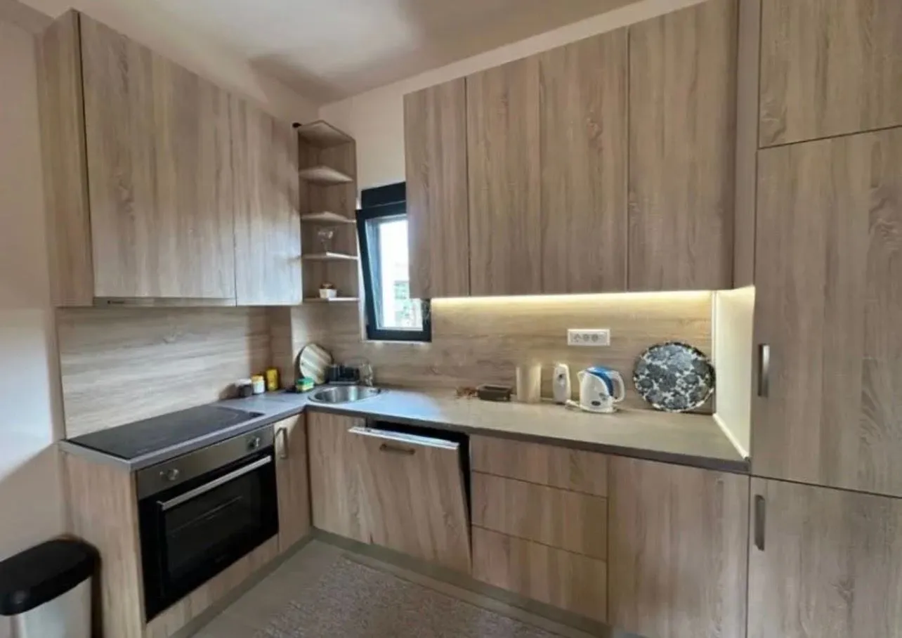 Izdavanje, dvosoban stan, 76m², Dalmatinska ulica, Podgorica