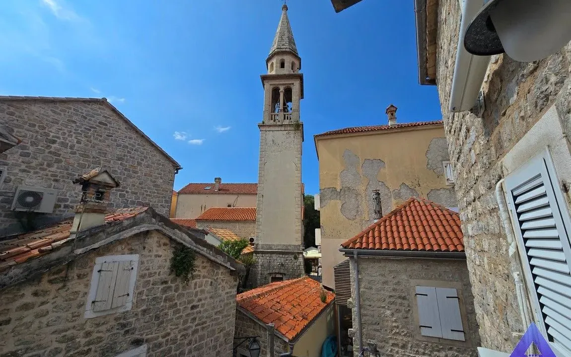 Izdavanje, trosoban stan, 124m², Stari Grad, Budva