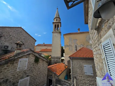 Izdavanje, trosoban stan, 124m2, Stari Grad, Budva