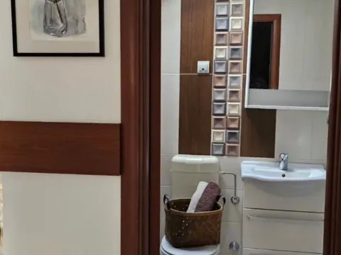 Izdavanje, dvosoban stan, 80m², Centar, Tivat - image 9