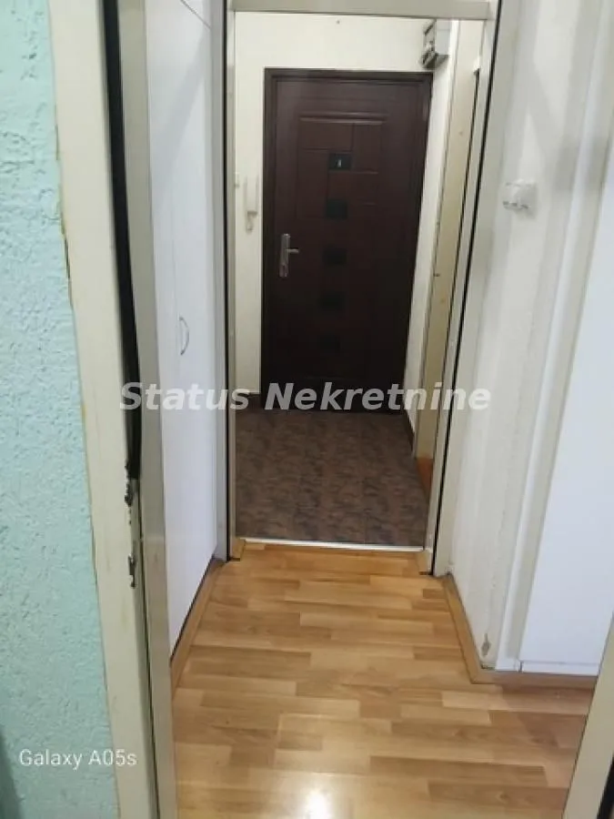 Izdavanje, trosoban stan, 60m², Banatić, Novi Sad Sve Podlokacije