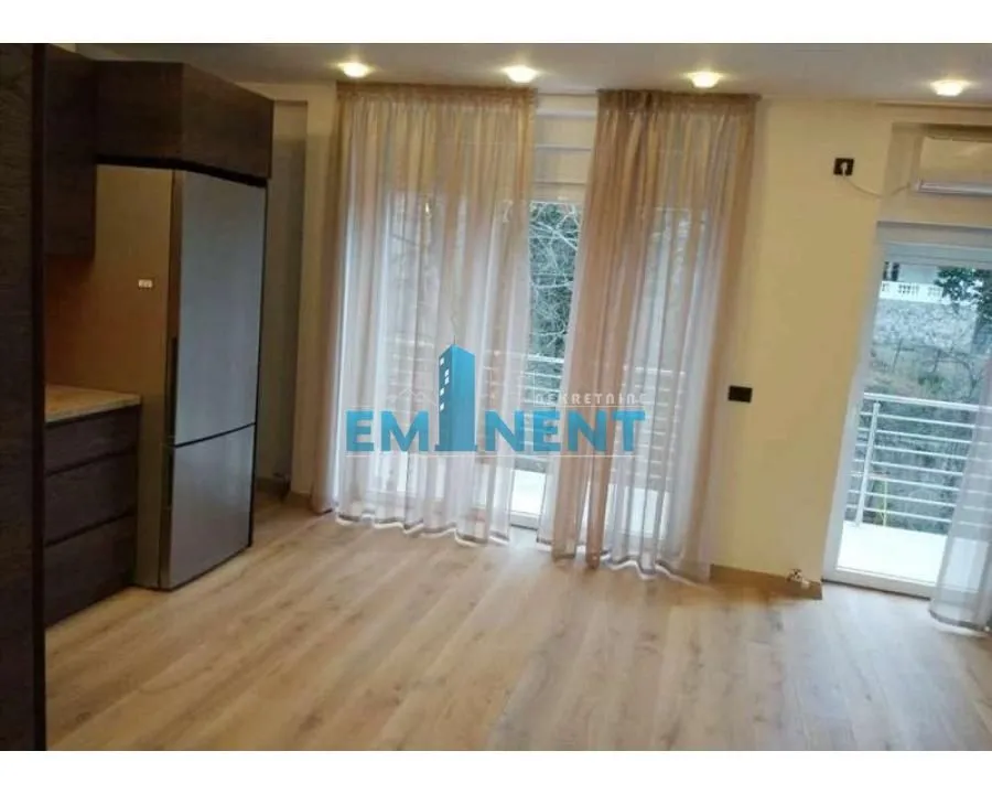 Rent, four bedroom apartment, 120m², Senjak, Beograd