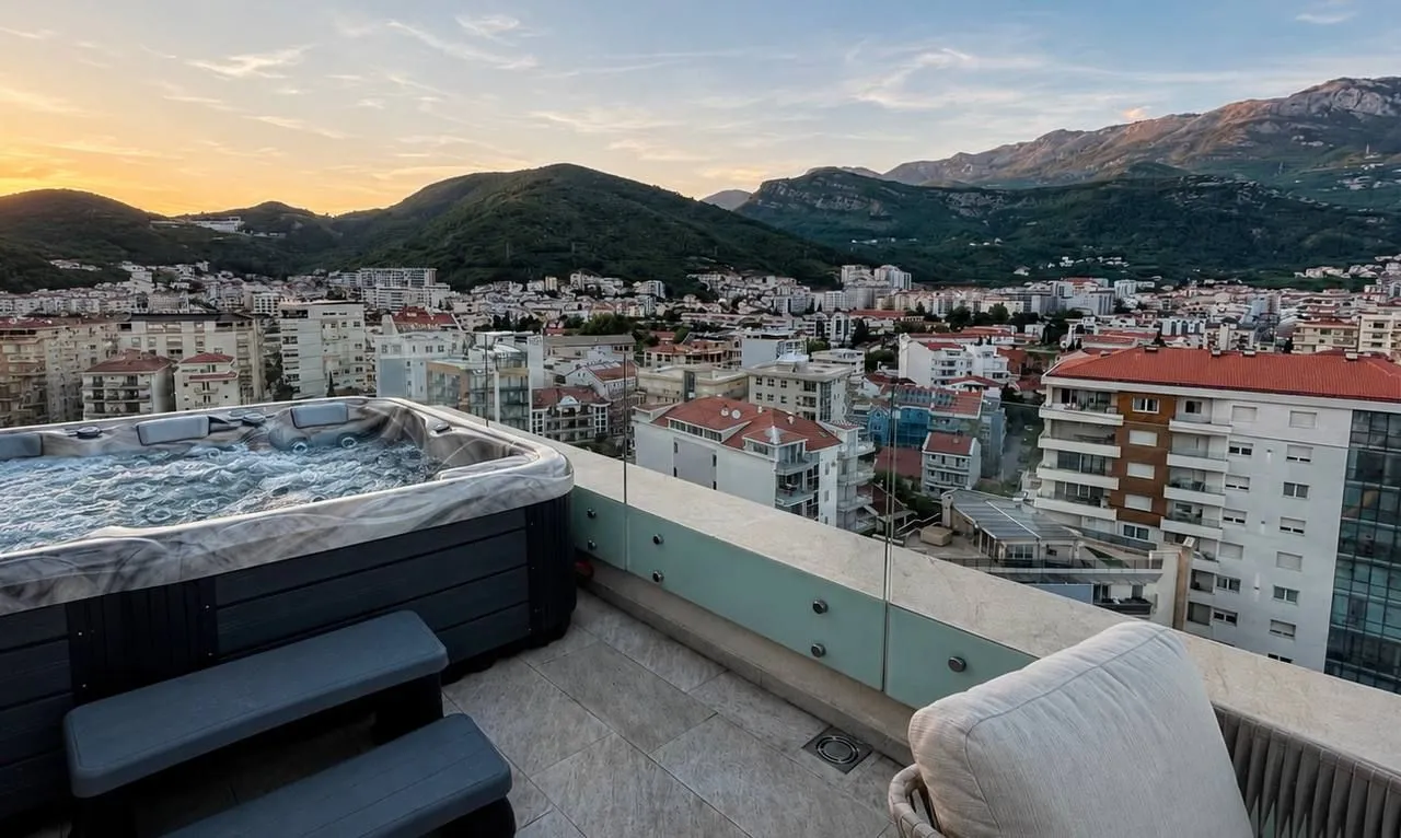 Izdavanje, trosoban stan, 142m², Centar, Budva