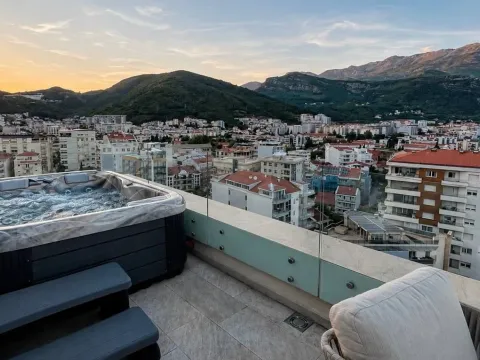 Izdavanje, trosoban stan, 142m², Centar, Budva - image 8