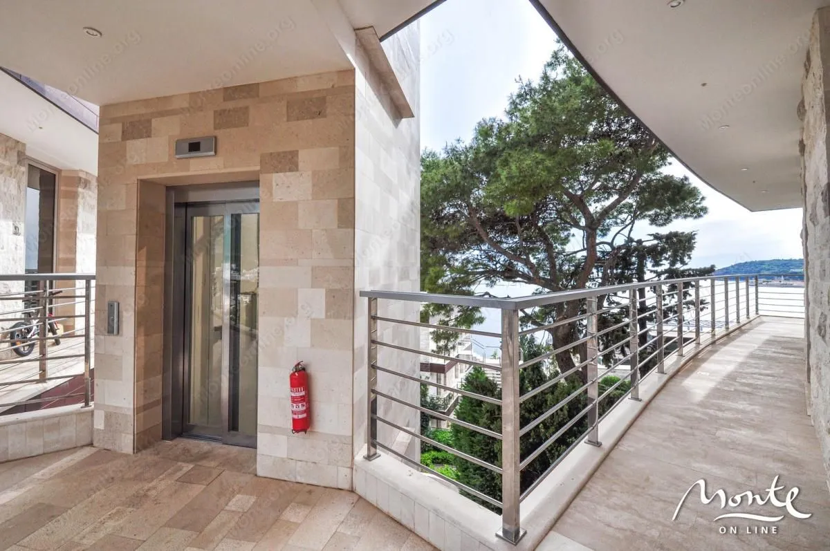 Sale, two bedroom apartment, 179m², Budva, Crna Gora