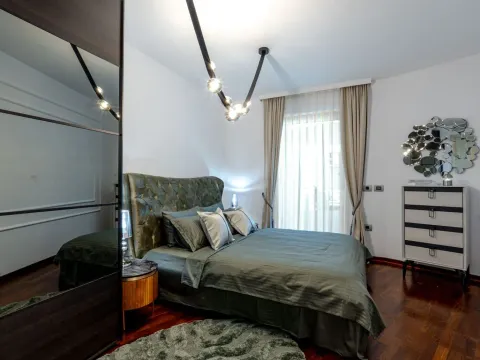 Izdavanje, dvosoban stan, 94m², Centar, Budva - image 8