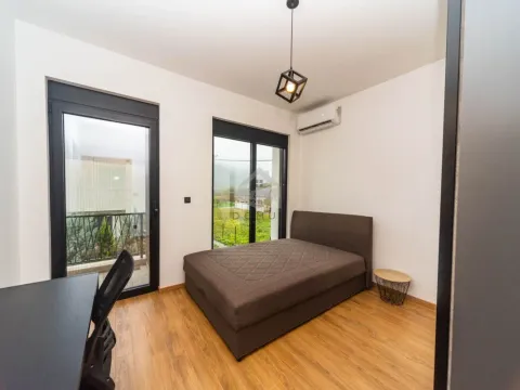 Izdavanje, kuća, 190m², Tološi, Podgorica - image 17