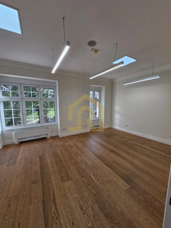 Izdavanje, poslovni prostor, 150m², Stari Grad, Beograd