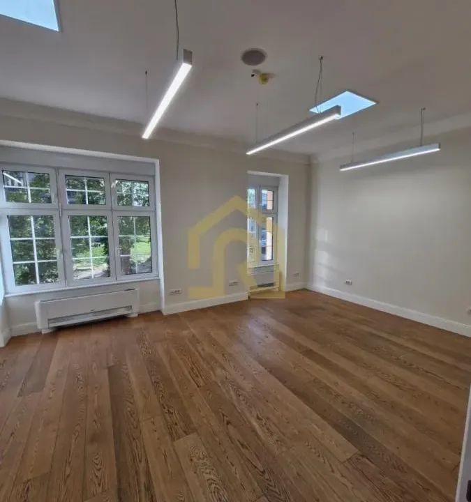 Izdavanje, poslovni prostor, 150m², Stari Grad, Beograd