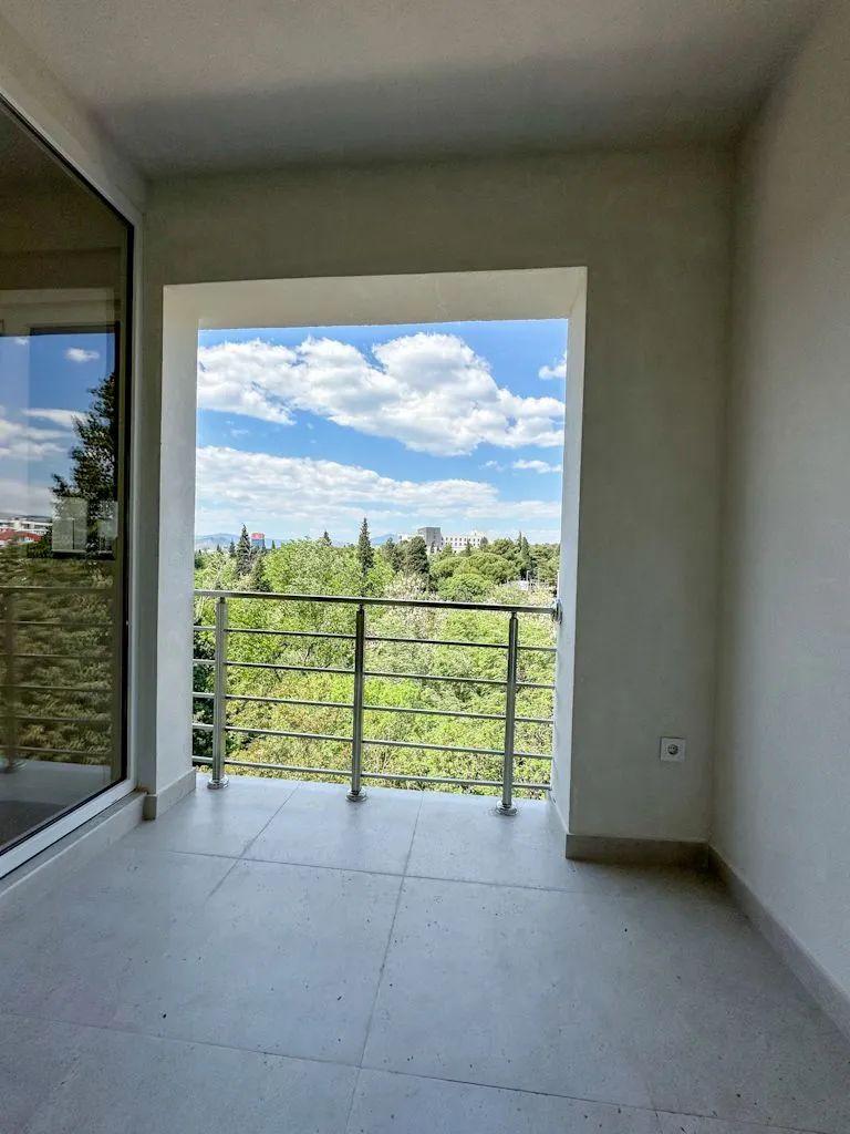 Prodaja, četvorosoban stan, 160m², Drač, Podgorica