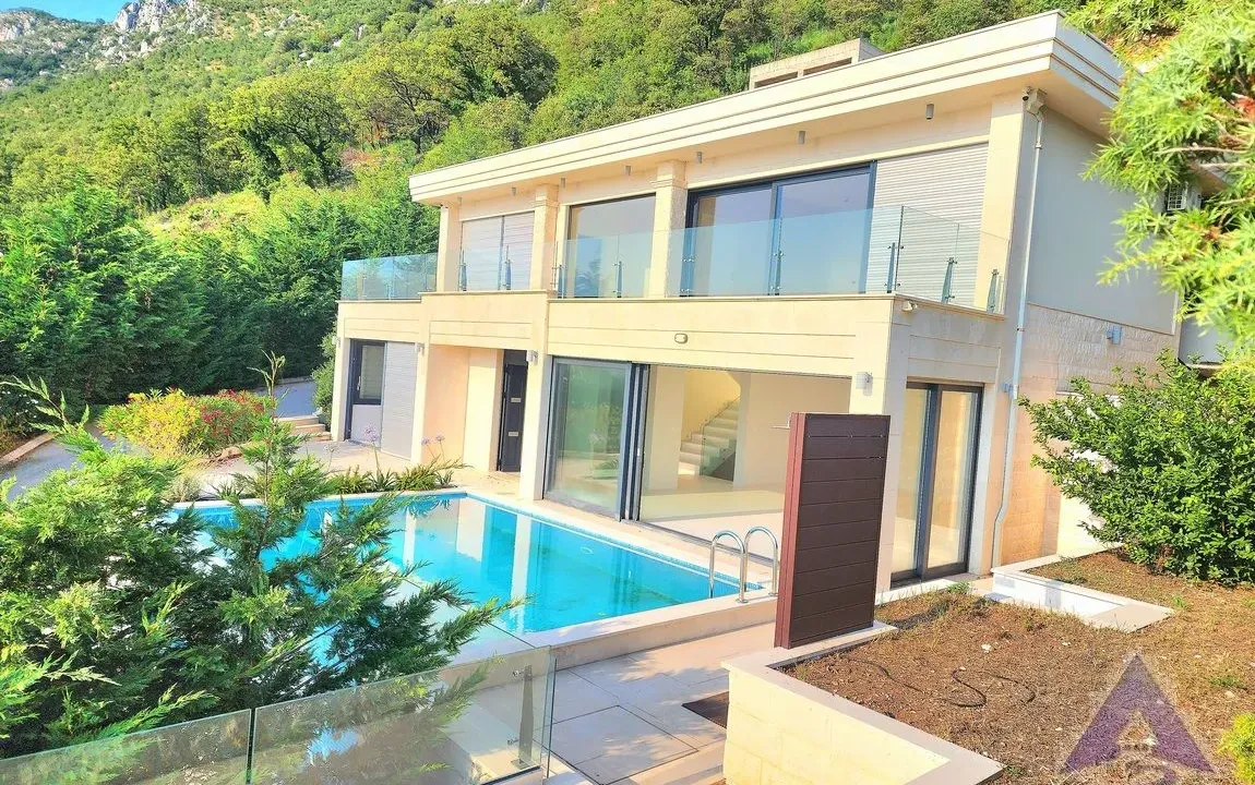 Prodaja, kuća, 304m², Blizikuće, Budva