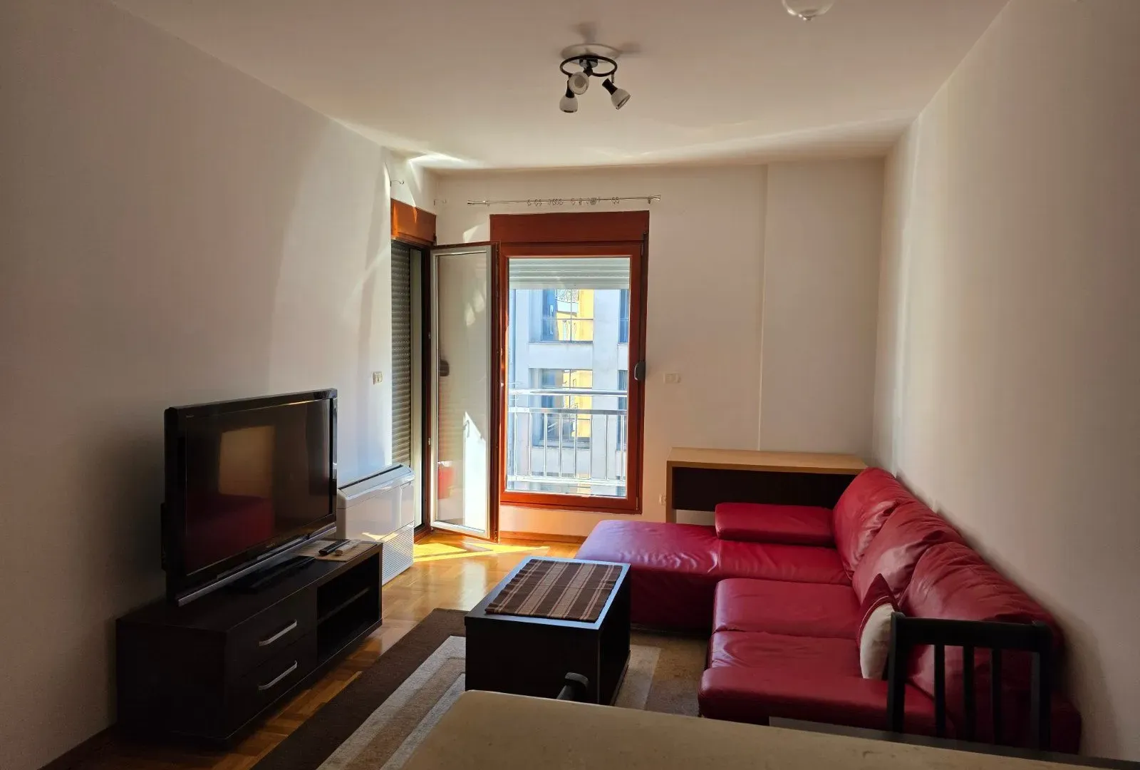 Izdavanje, jednosoban stan, 40m², Pobrežje, Podgorica