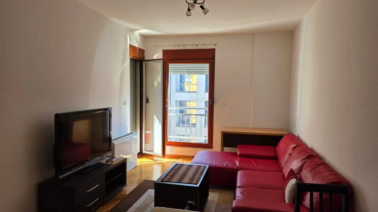 Izdavanje, jednosoban stan, 40m², Pobrežje, Podgorica